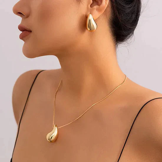 Elegant Gold Teardrop Earrings for Women – Lightweight Modern Design for Casual and Formal Occasions 3