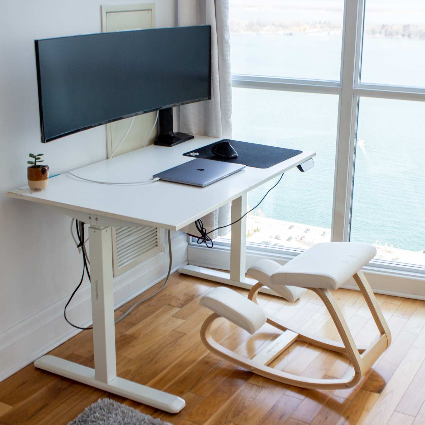 Ergonomic Kneeling Chair for Back Pain Relief – Adjustable Height and Comfortable Design 1