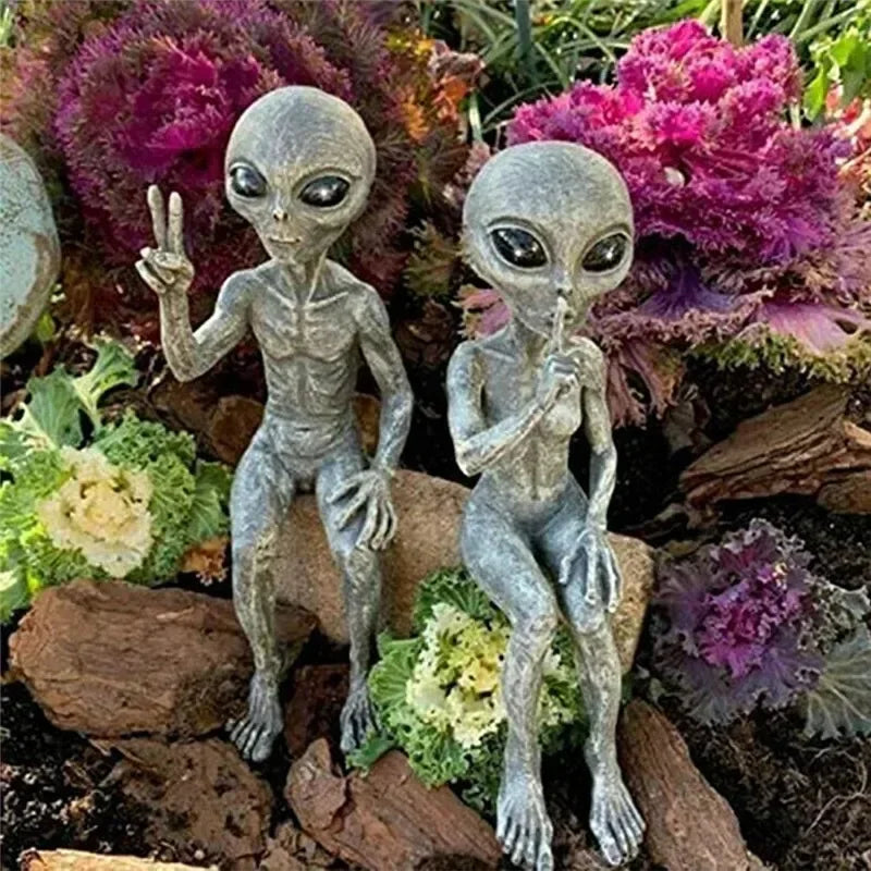 Funny Resin Alien Garden Statue – Unique Outdoor Sculpture for Garden Ornaments and Home Decor
