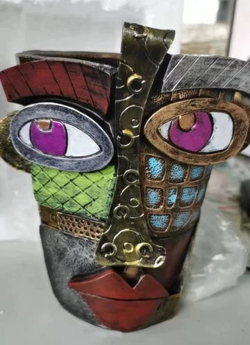 Handmade Abstract Face Flower Pot – Unique Resin Planter for Indoor and Outdoor Use 4
