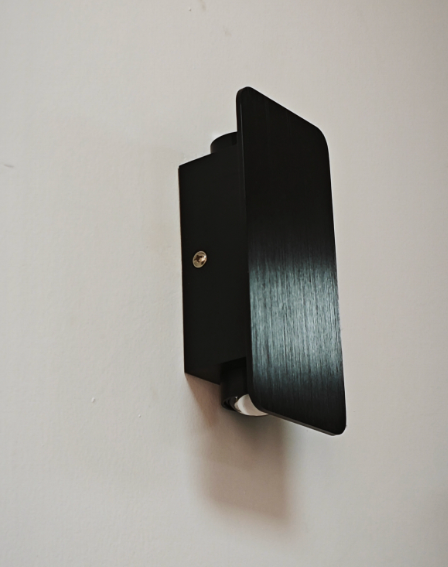 Minimalist LED Wall Light – Energy Efficient Lighting for Modern Living Spaces 2