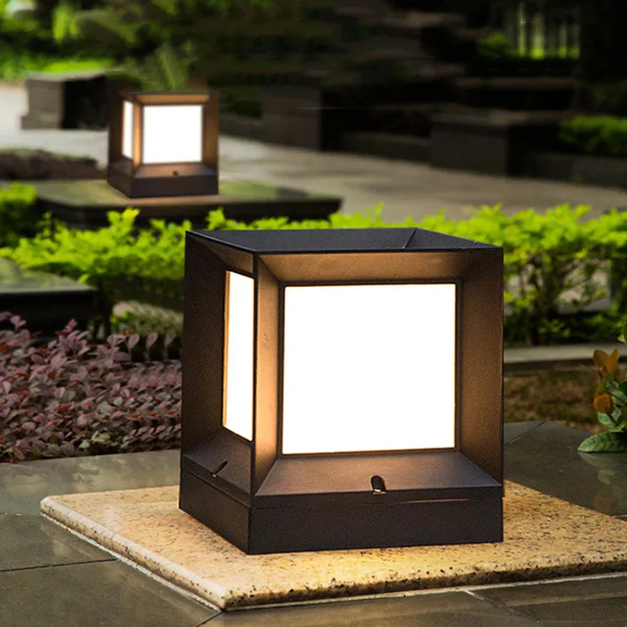 Outdoor Standing Lamp for Gates and Driveways – Modern Design with Warm LED Lighting 3