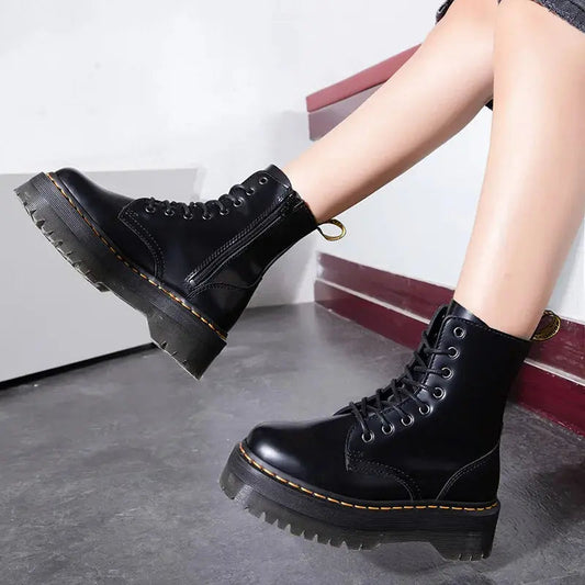Stylish Leather Platform Boots with Chunky Sole – Urban Footwear for Streetwear and Grunge 1