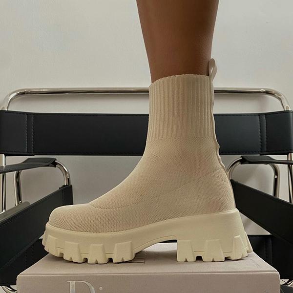 Stylish Women's Winter Boots – Warm, Comfortable, and Durable Footwear for Cold Weather 10