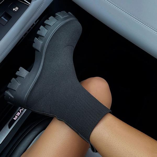 Stylish Women's Winter Boots – Warm, Comfortable, and Durable Footwear for Cold Weather 4