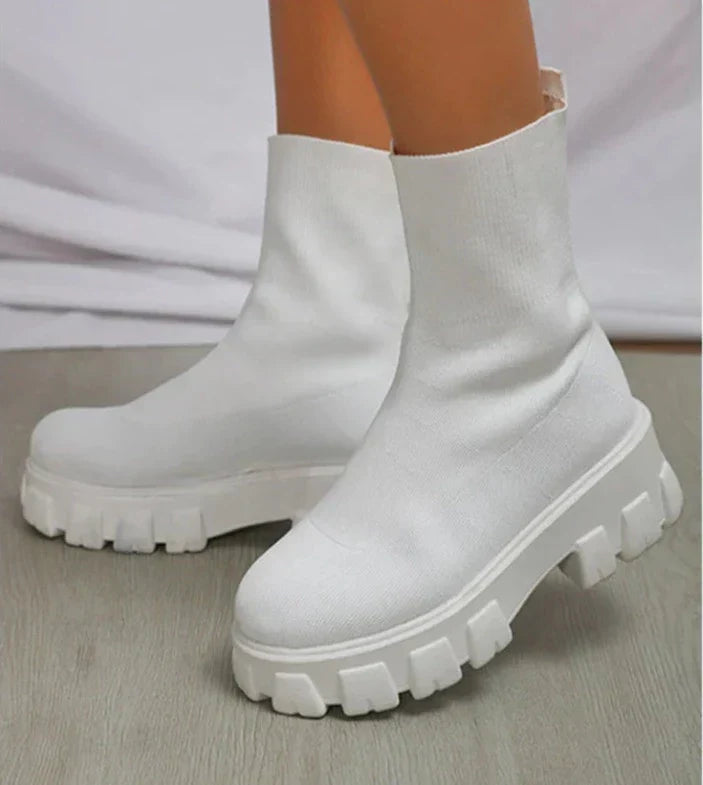 Stylish Women's Winter Boots – Warm, Comfortable, and Durable Footwear for Cold Weather 9