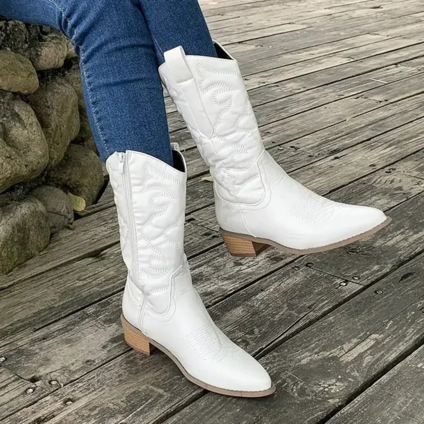 White Leather Cowboy Boots for Women – Stylish Pointed Toe Design for Versatile Occasions 2