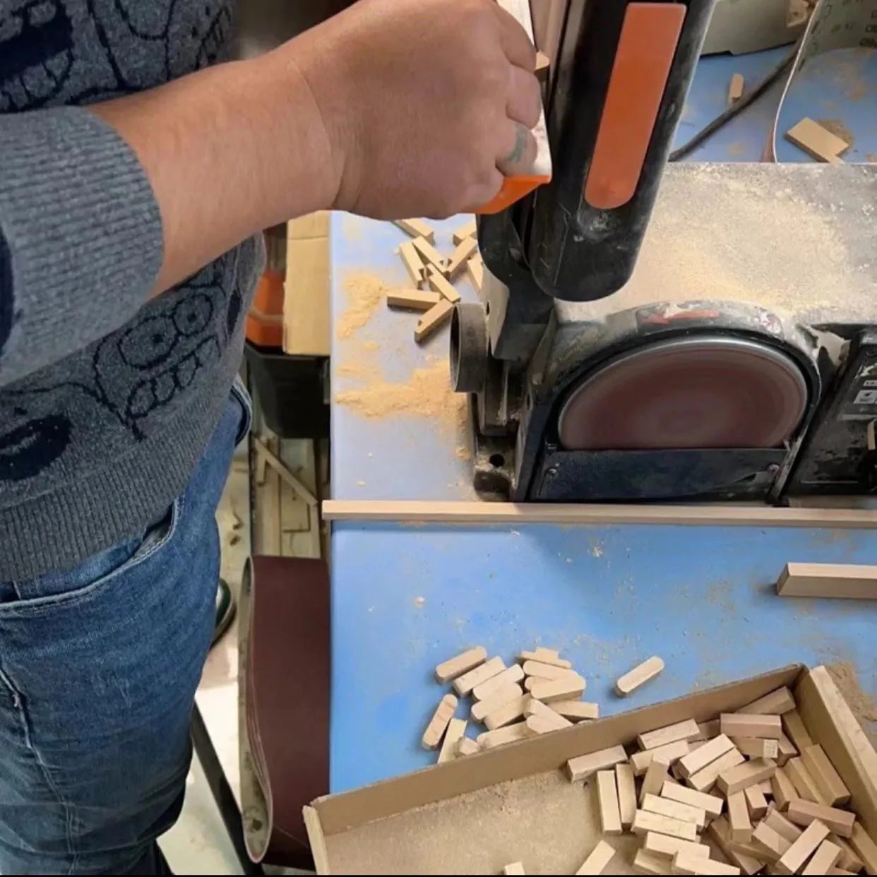 Interactive Wooden Balloon Fencing Game Set for All Ages – Fun and Engaging Toy 4