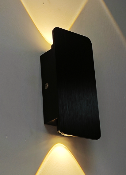 Minimalist LED Wall Light – Energy Efficient Lighting for Modern Living Spaces 3