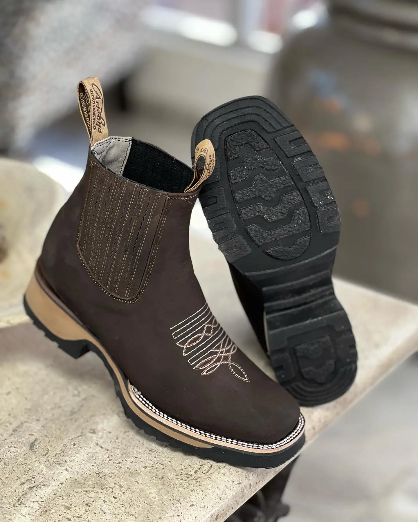 Unisex Cowboy Boots in Sustainable Leather – Comfortable Western Style for All Occasions, Ergonomic Fit, Durable Design 2